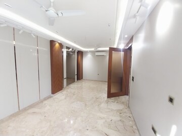 Room in 3 BHK Builder Floor at Safdarjung Enclave – for Sale