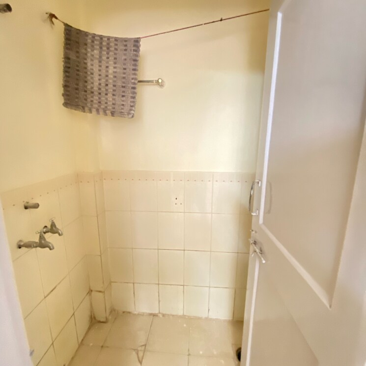 Bathroom, sion 1 Bedroom 320 Sq.Ft. Apartment In Sion Mumbai 8444055