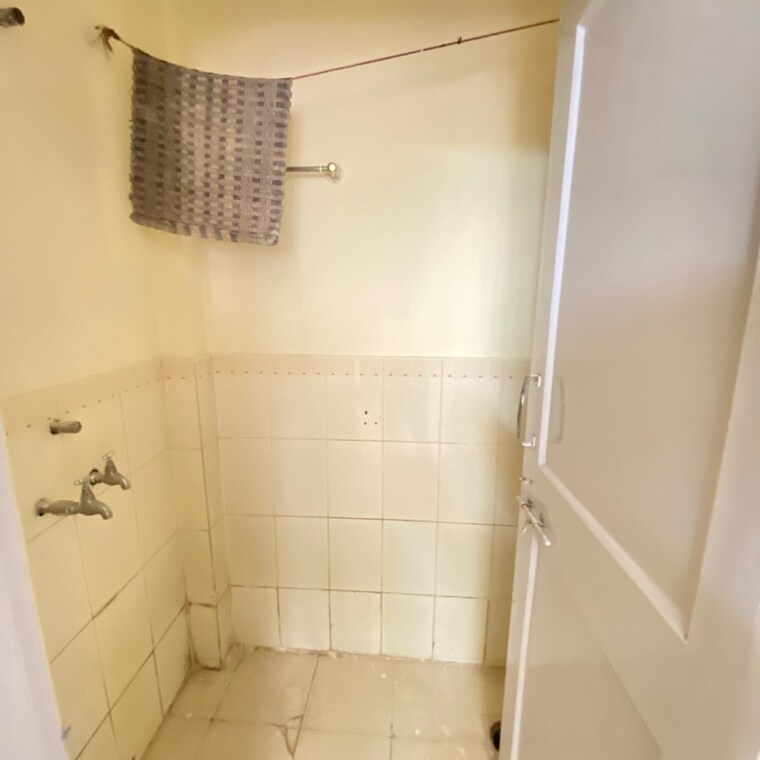 Bathroom, sion 1 Bedroom 320 Sq.Ft. Apartment In Sion Mumbai 8444055