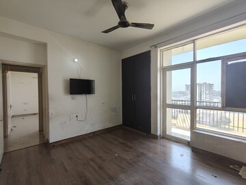 Room in 2 BHK Apartment at Sushma Green vista, Ghazipur – for Sale