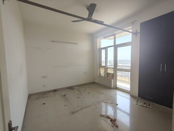 Room in 2 BHK Apartment at Sushma Green vista, Ghazipur – for Sale