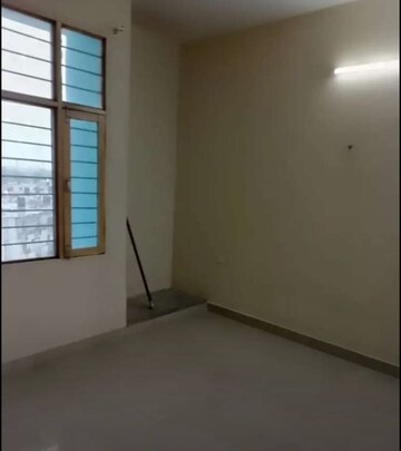 Room in 2 BHK Apartment at Jankipuram Extension – for Rent