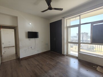 Room in 2 BHK Apartment at Sushma Green vista, Ghazipur – for Sale