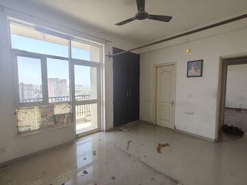 Room in 2 BHK Apartment at Sushma Green vista, Ghazipur – for Sale