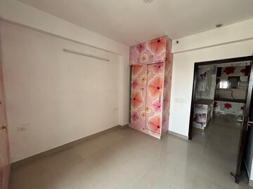 Room in 2 BHK Apartment at Panchsheel Greens II, Sector 16 Greater Noida – for Rent