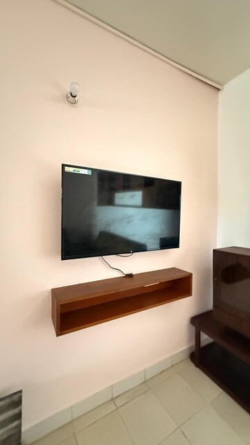 Furnished Amenities in 2 BHK Apartment at Gomti Nagar – for Rent