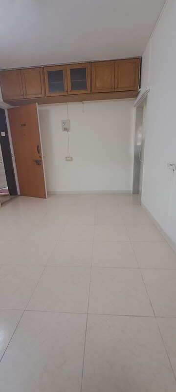 1 RK Apartment For Rent in Shiv Ganga Apartment Malad, Malad West
