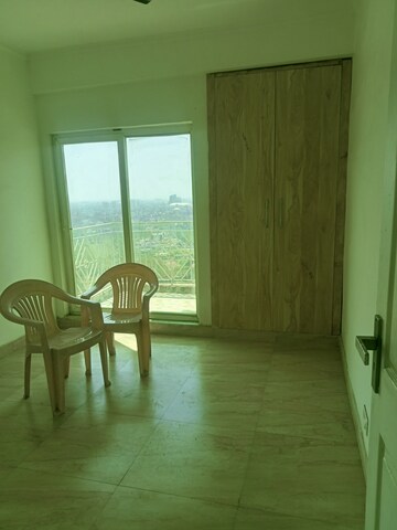 Room in 2 BHK Apartment at Migsun Twinz, Eta Ii Greater Noida – for Rent