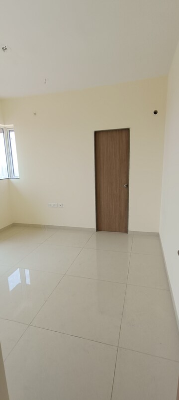 Room in 1 BHK Apartment at Godrej Nest Kandivali, Kandivali East – for Rent
