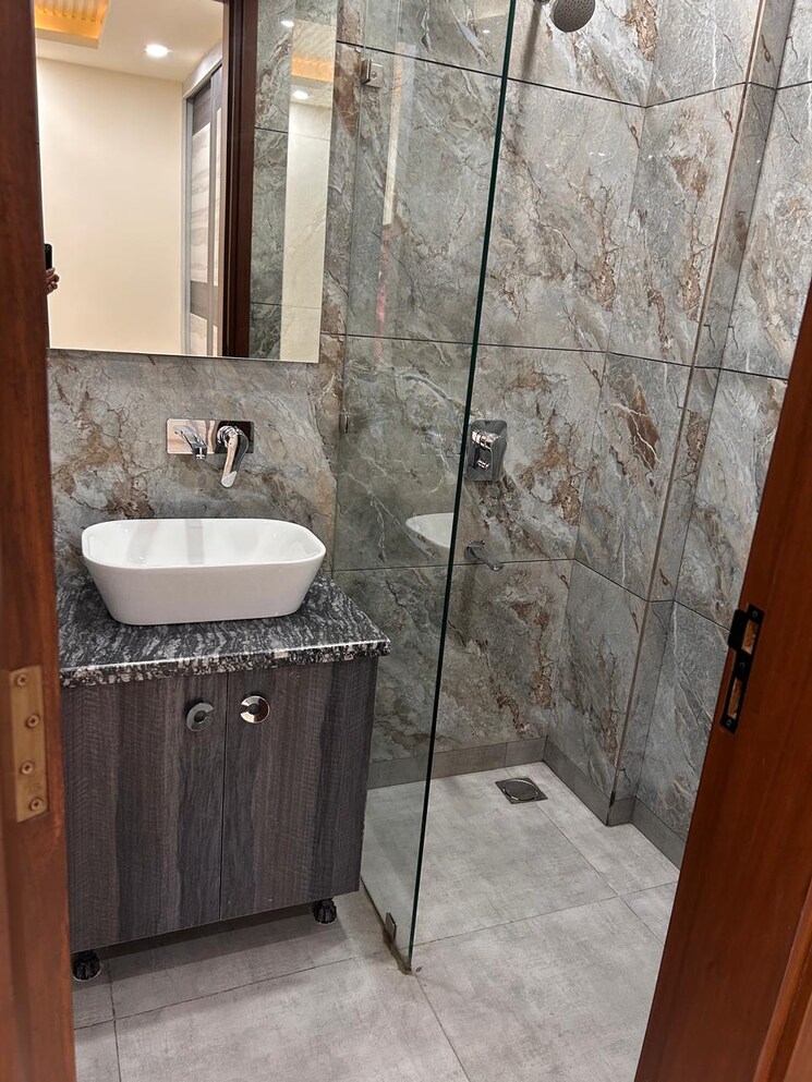 Bathroom, kalkaji 2 Bedroom 100 Sq.Yd. Builder Floor In Kalkaji Delhi 8444485