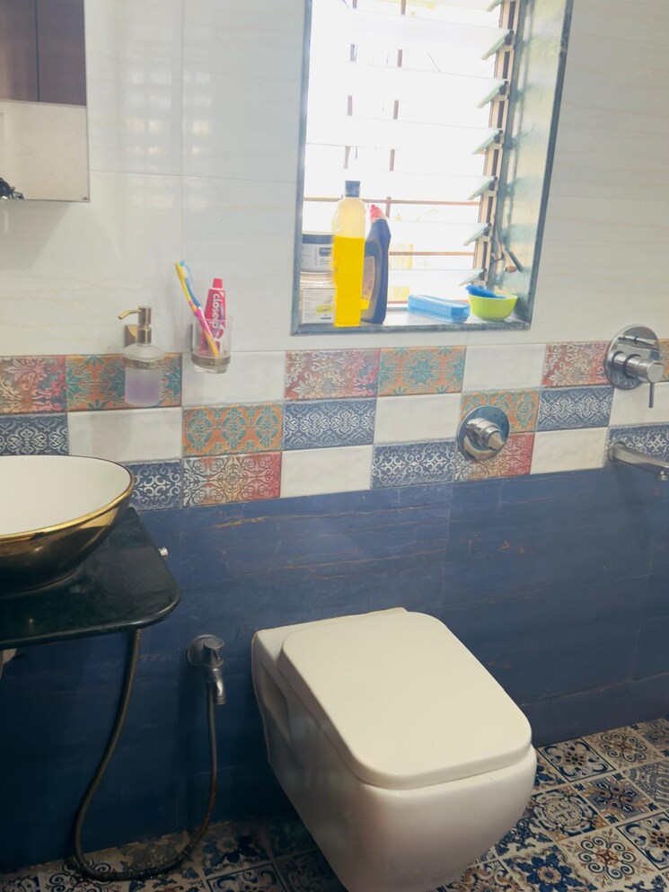 Bathroom, simran-society 3 Bedroom 1700 Sq.Ft. Penthouse In Naupada Thane 8444559
