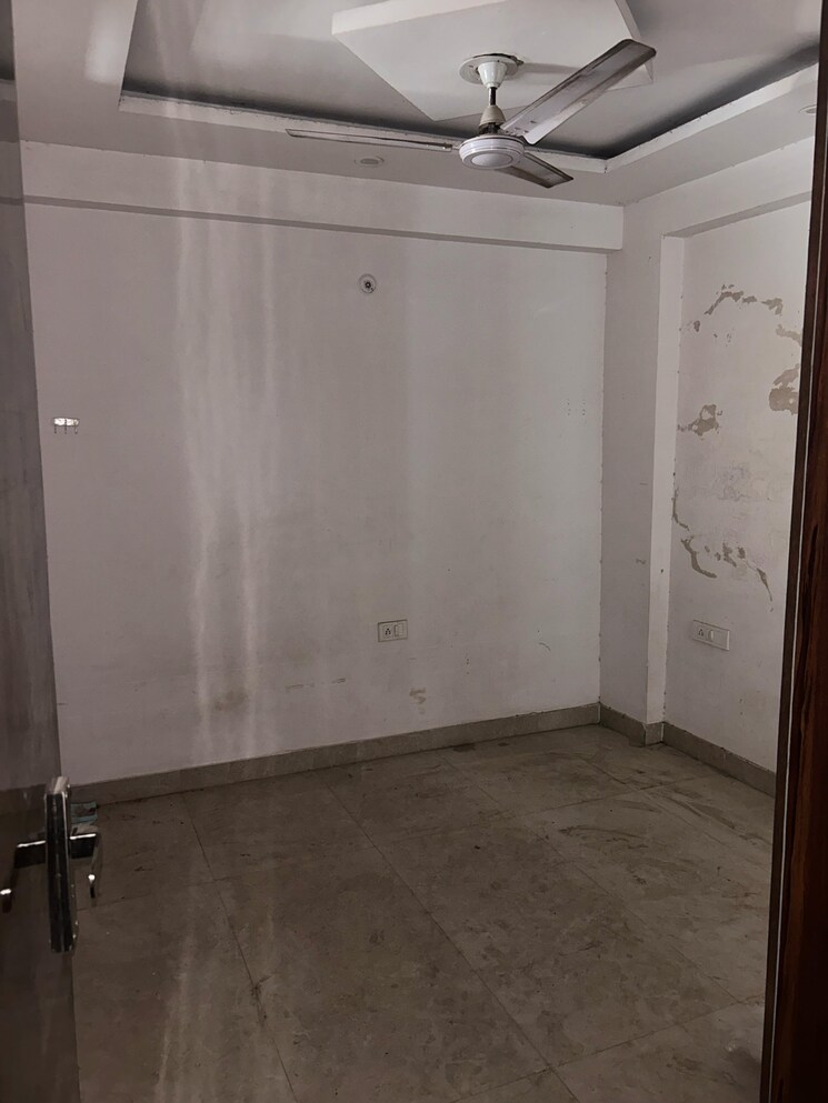 Room, upsidc site b 1 Bedroom 600 Sq.Ft. Builder Floor In Upsidc Site B Greater Noida 8444592