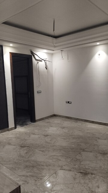 Room in 4 BHK Builder Floor at Rohini Sector 11 – for Rent