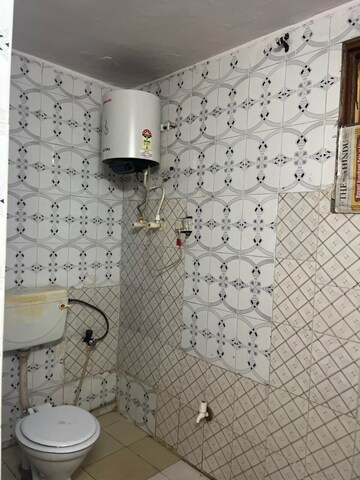 Bathroom in 1.5 BHK Builder Floor at Sector 56 – for Rent