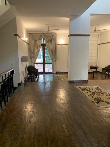 Room in 4 BHK Villa at Sector 46 – for Rent