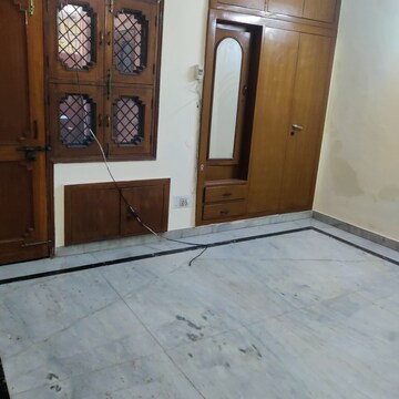 Room in 2 BHK Builder Floor at Sector 55 – for Rent
