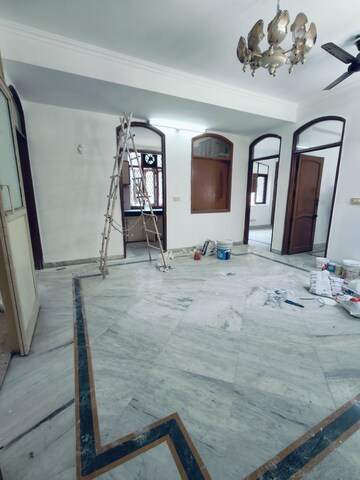 Room in 3 BHK Builder Floor at Malviya Nagar – for Rent