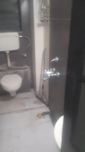 Attached Bathroom in 1 RK Apartment at Vile Parle East – for Rent
