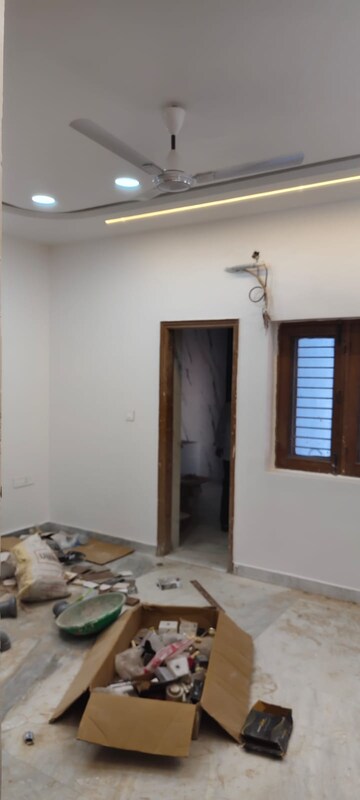 Room in 3 BHK Independent House at Gomti Nagar – for Rent