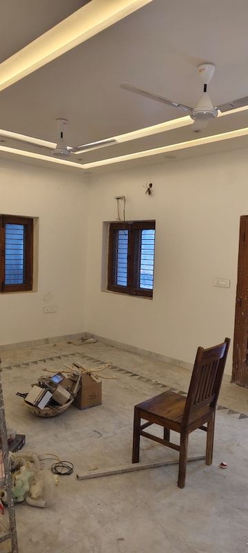 Room in 3 BHK Independent House at Gomti Nagar – for Rent