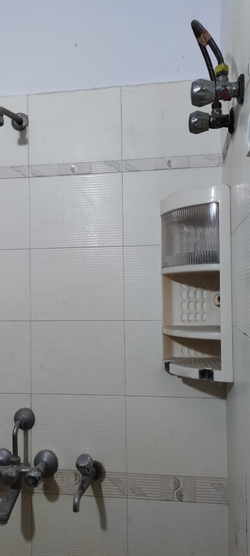 Building Lobby in 6 BHK Villa at Gomti Nagar – for Rent