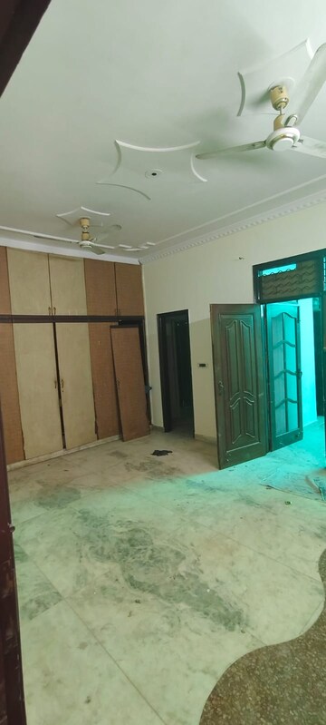 Room in 6 BHK Villa at Gomti Nagar – for Rent
