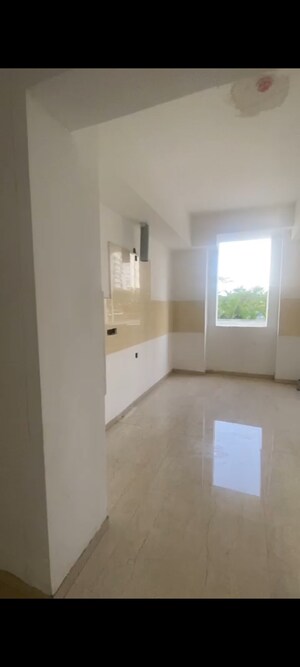 Room in 3 BHK Apartment at Omaxe Lake, North Mullanpur – for Sale