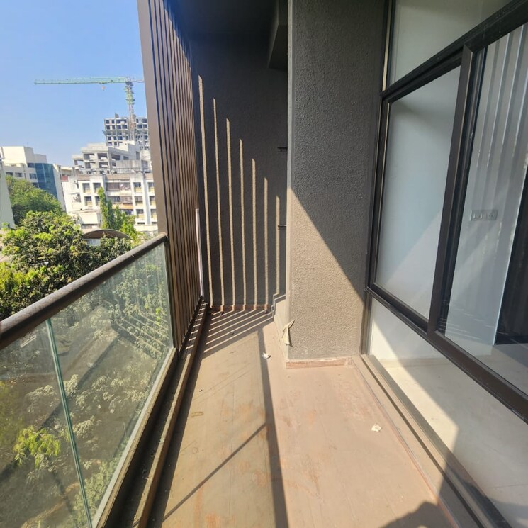 Balcony, city-centre-hadapsar Commercial Office Space 460 Sq.Ft. In Kharadi Bypass Road Pune 8444905