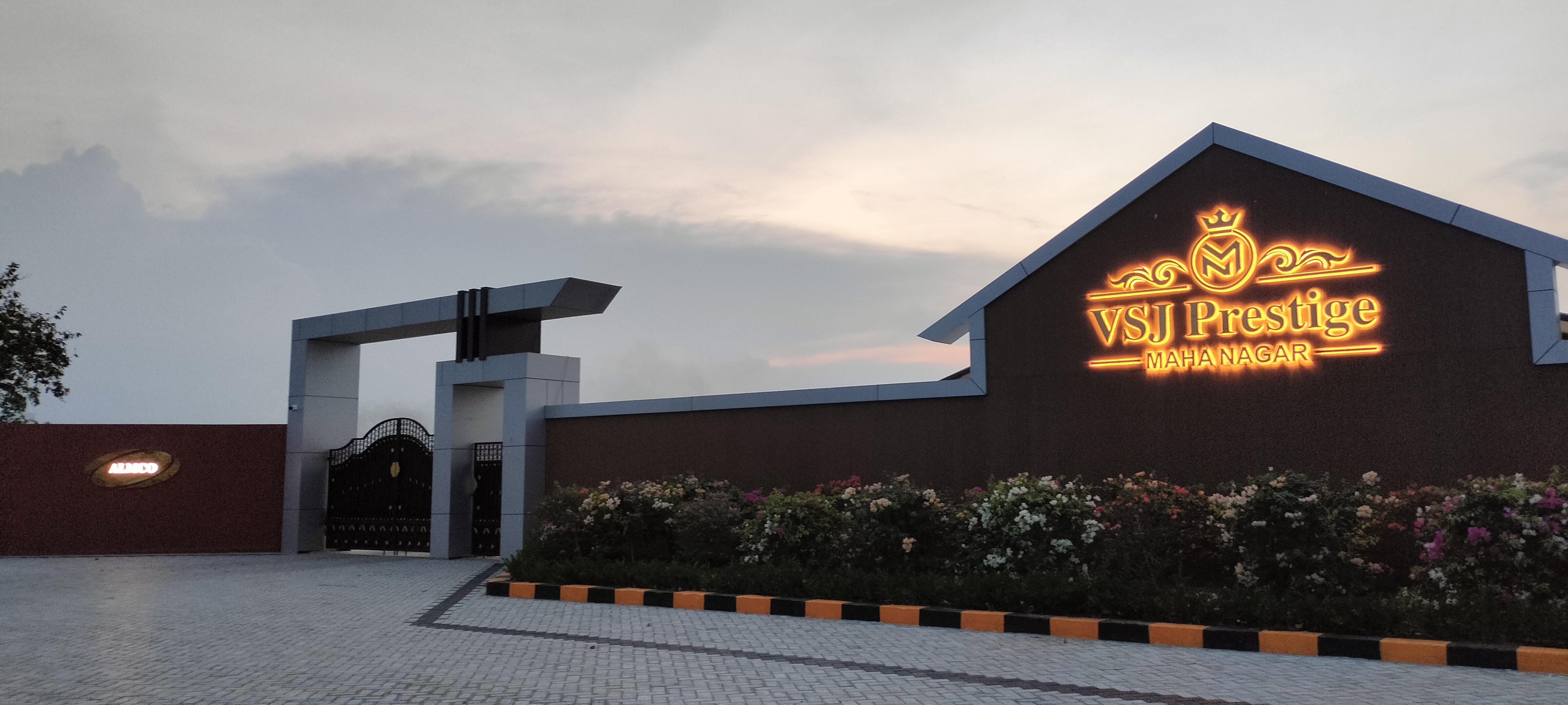 Plot For Sale in Prestige Maha Nagar 