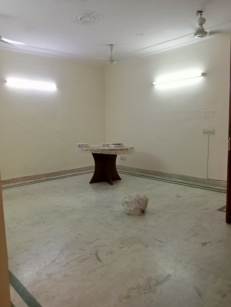 Room, lajpat nagar ii 2 Bedroom 900 Sq.Ft. Builder Floor In Lajpat Nagar ii Delhi 8444965
