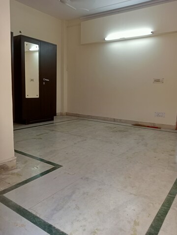 Room in 2 BHK Builder Floor at Lajpat Nagar ii – for Rent