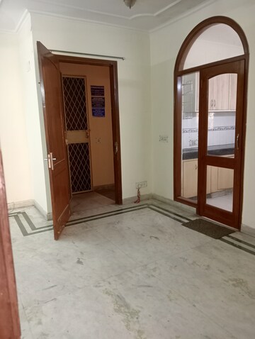 Room in 2 BHK Builder Floor at Lajpat Nagar ii – for Rent