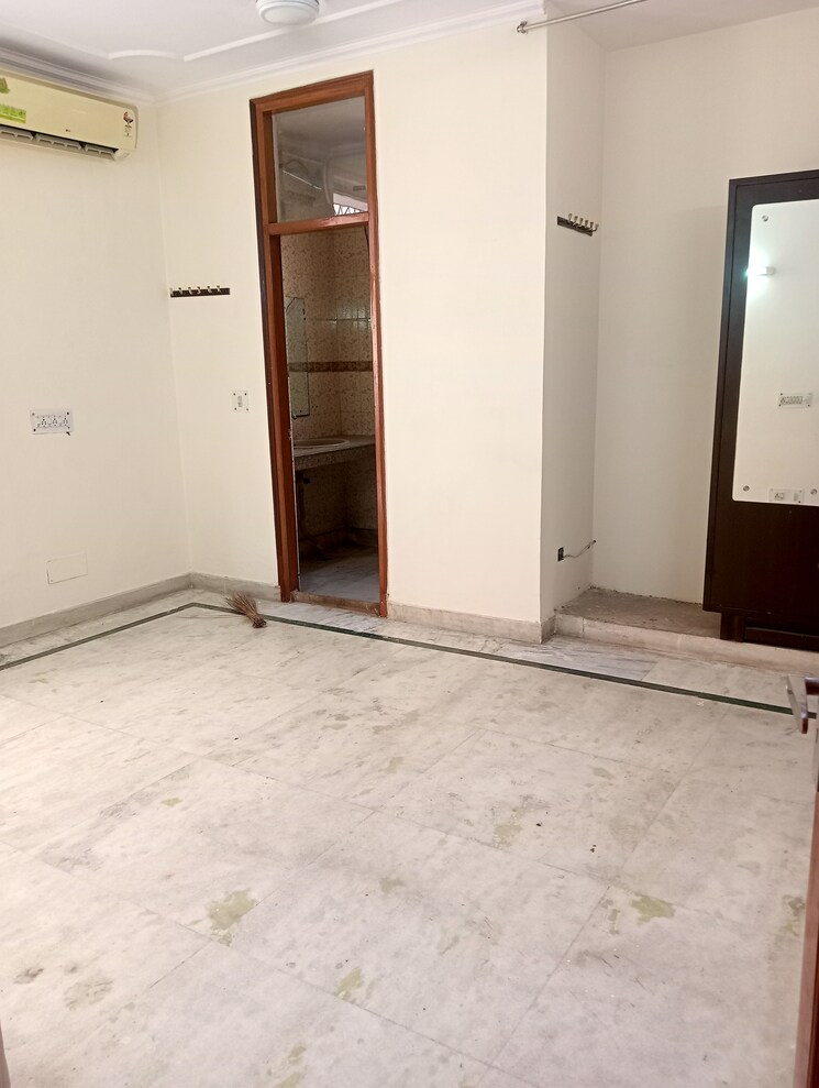 Room, lajpat nagar ii 2 Bedroom 900 Sq.Ft. Builder Floor In Lajpat Nagar ii Delhi 8444965