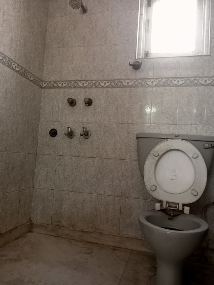 Bathroom, lajpat nagar ii 2 Bedroom 900 Sq.Ft. Builder Floor In Lajpat Nagar ii Delhi 8444965