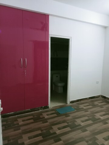 Room in 2 BHK Apartment at Migsun Twinz, Eta Ii Greater Noida – for Rent