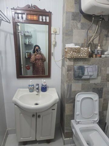 Bathroom in 3 BHK Apartment at Sector 22 Dwarka – for Rent