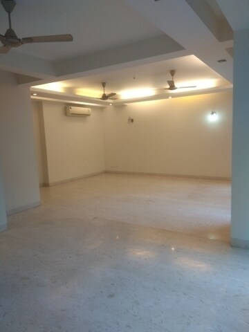 Room in 4 BHK Builder Floor at New Friends Colony – for Rent