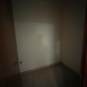 Room in 4 BHK Apartment at Parsvnath Exotica, Sector 53 – for Sale