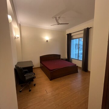 Room in 4 BHK Apartment at Parsvnath Exotica, Sector 53 – for Sale