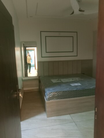 Room in 4 BHK Apartment at Migsun Twinz, Eta Ii Greater Noida – for Rent