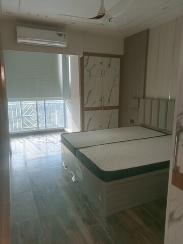 Room in 4 BHK Apartment at Migsun Twinz, Eta Ii Greater Noida – for Rent