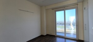 Room in 4 BHK Apartment at Conscient Heritage Max, Sector 102 – for Sale