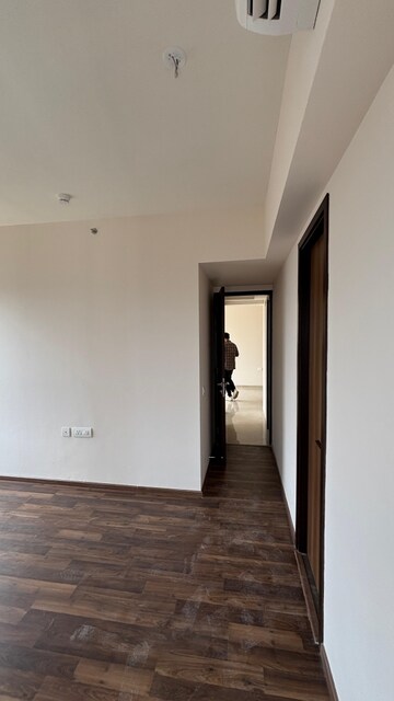 Room in 2 BHK Apartment at Piramal Vaikunth, Balkum Pada – for Rent