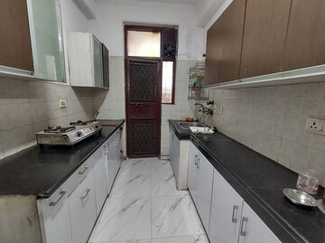 Kitchen in 2 BHK Builder Floor at Sector 82 – for Rent