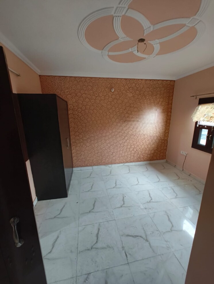 Bedroom, paschim vihar 3 Bedroom 1100 Sq.Ft. Apartment In Paschim Vihar Delhi 8445157