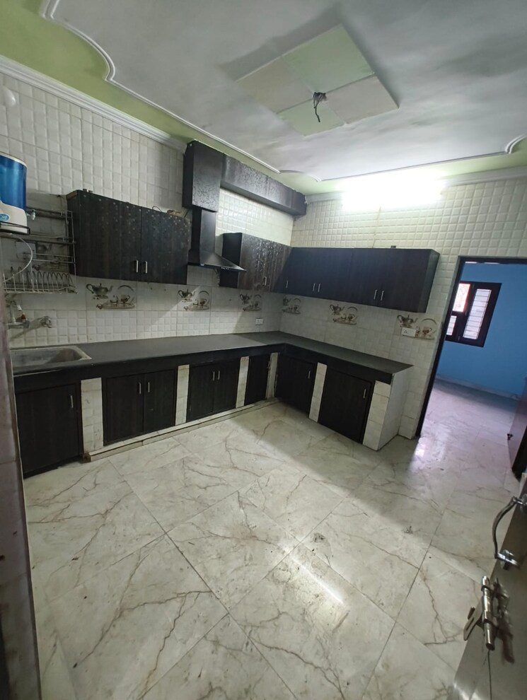 Kitchen, paschim vihar 3 Bedroom 1100 Sq.Ft. Apartment In Paschim Vihar Delhi 8445157