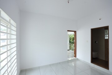 Furnished Amenities in 4 BHK Independent House at Pathiripala – for Sale