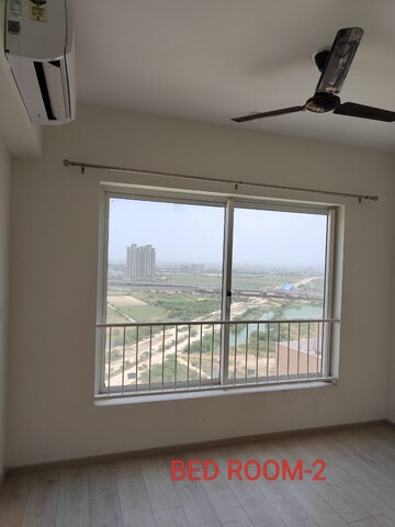 Room in 3 BHK Apartment at Shapoorji Pallonji Joyville Gurgaon, Sector 102 – for Rent