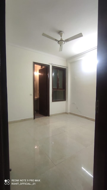 Room in 2 BHK Builder Floor at Paryavaran Complex – for Rent
