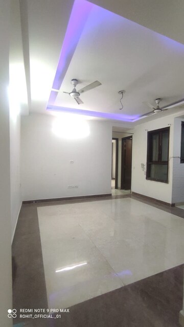 Room in 2 BHK Builder Floor at Paryavaran Complex – for Rent